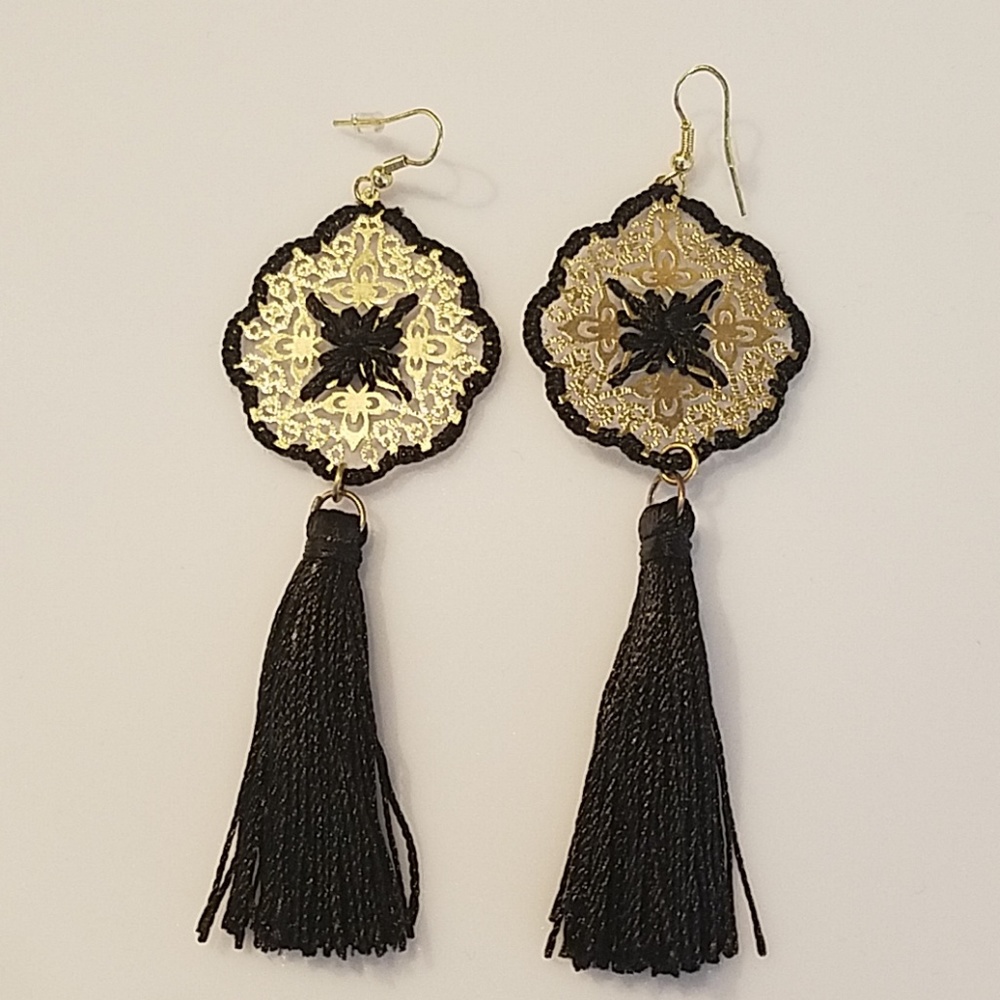⚡🎈➡️So-Pretty Filigree Silk Tasseled Earrings